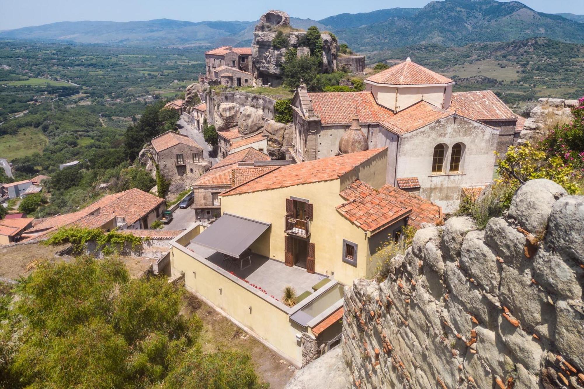 La Dimora Del Castelluccio Bed & Breakfast Castiglione De Sicilia Exterior photo